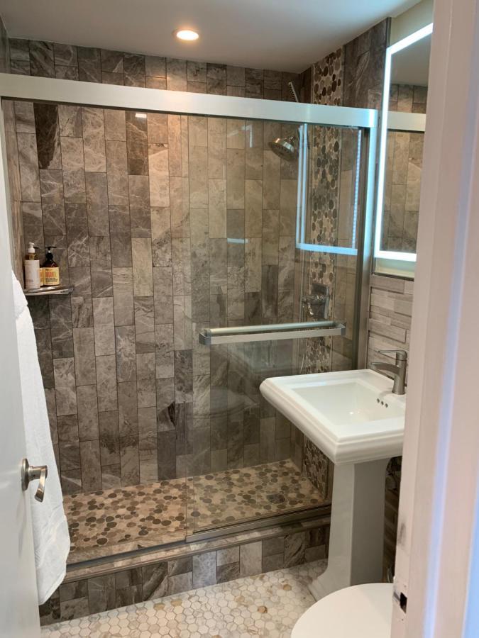 Апартаменты Just Renovated 3 Br/2Bath/ Parking+ Downtown View Атланта Экстерьер фото