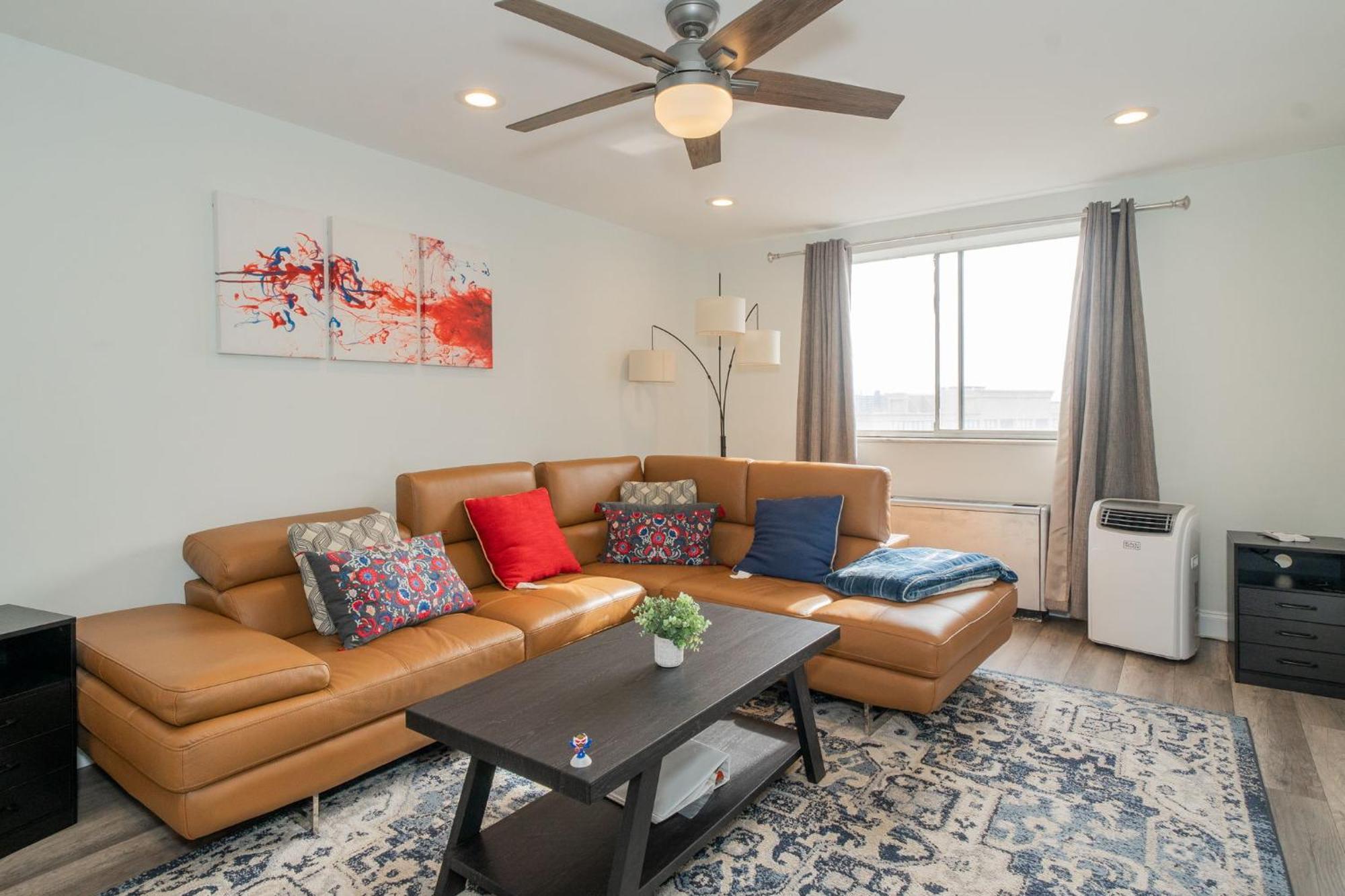 Апартаменты Just Renovated 3 Br/2Bath/ Parking+ Downtown View Атланта Экстерьер фото