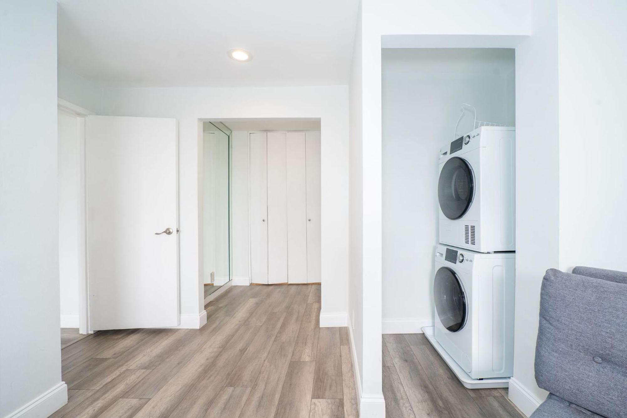 Апартаменты Just Renovated 3 Br/2Bath/ Parking+ Downtown View Атланта Экстерьер фото