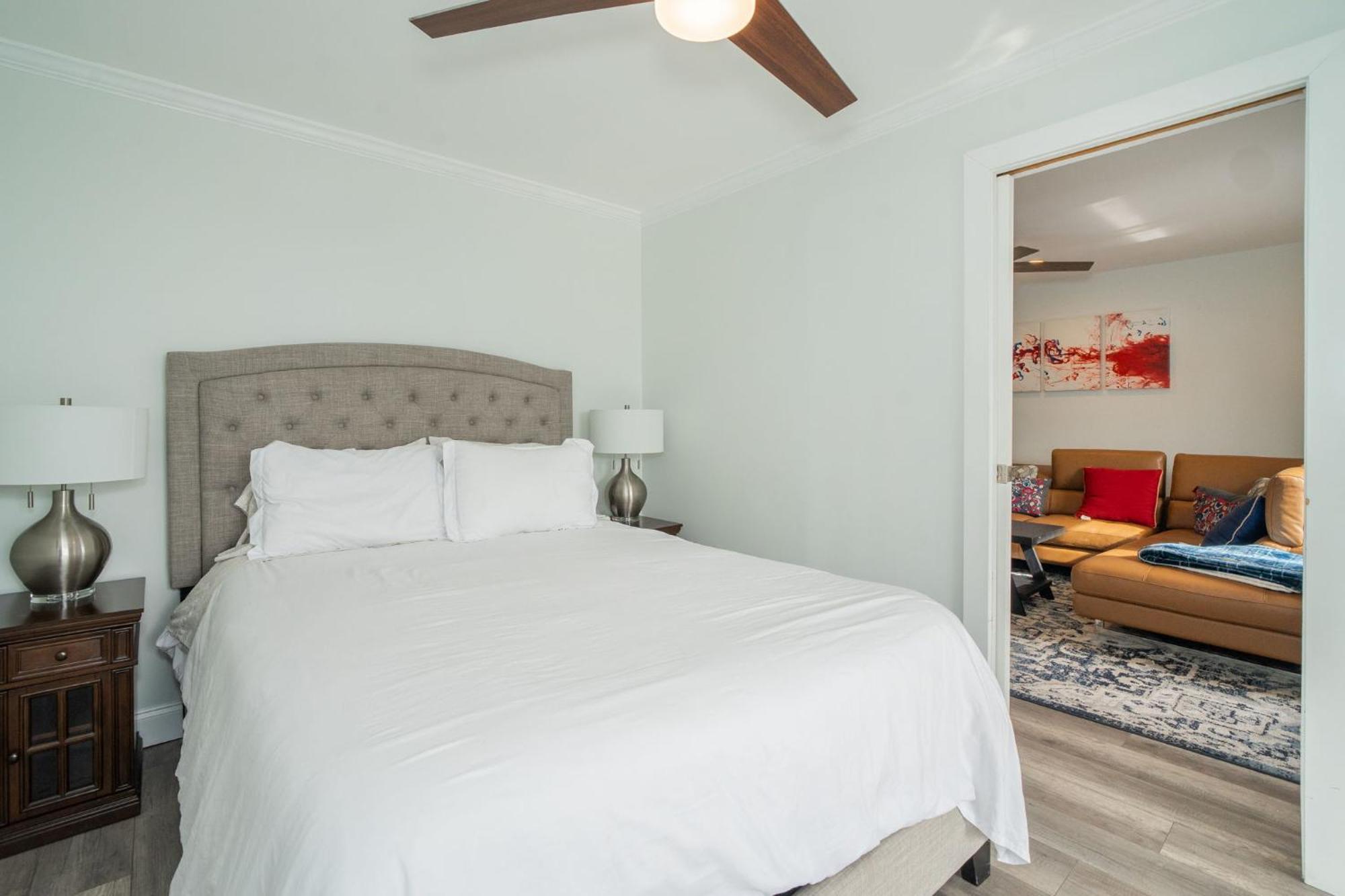 Апартаменты Just Renovated 3 Br/2Bath/ Parking+ Downtown View Атланта Экстерьер фото
